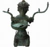 Cây đèn đồng hình người quỳ
