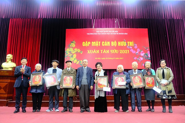 Gặp mặt cựu giáo chức nhân dịp đầu năm mới 2021