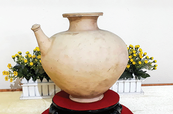 Bình gốm Nhơn Thành