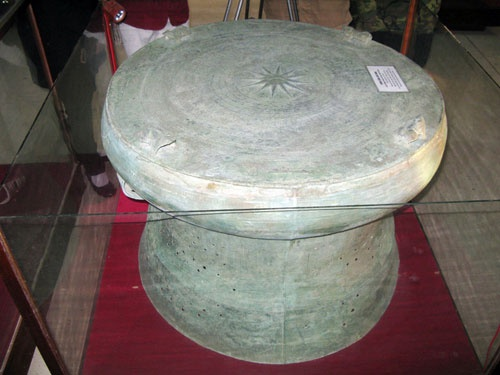 Trống đồng đền Hùng