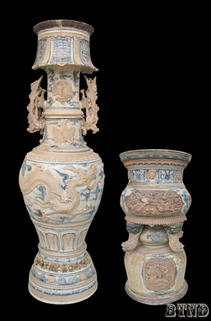 Bộ chân đèn và lư hương gốm men